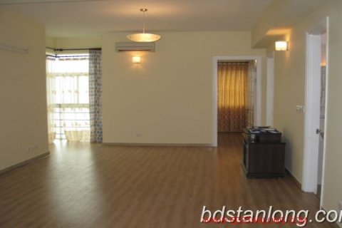 Квартира с 3 спальнями в Тэйхо, Ханой ,  № 9544