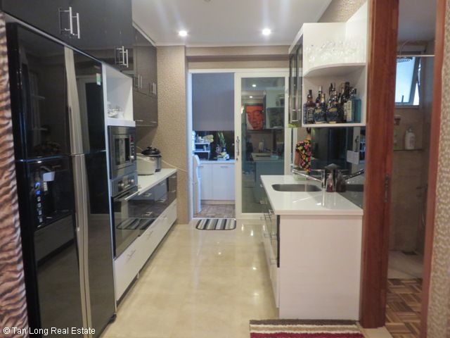 Квартира с 3 спальнями в Тэйхо, Ханой, Вьетнам № 3782