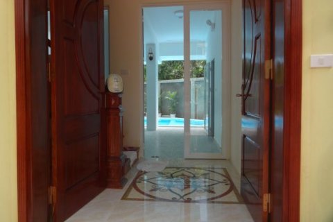 4 bedrooms House in Tay Ho, Ha Noi, No. 5276 2