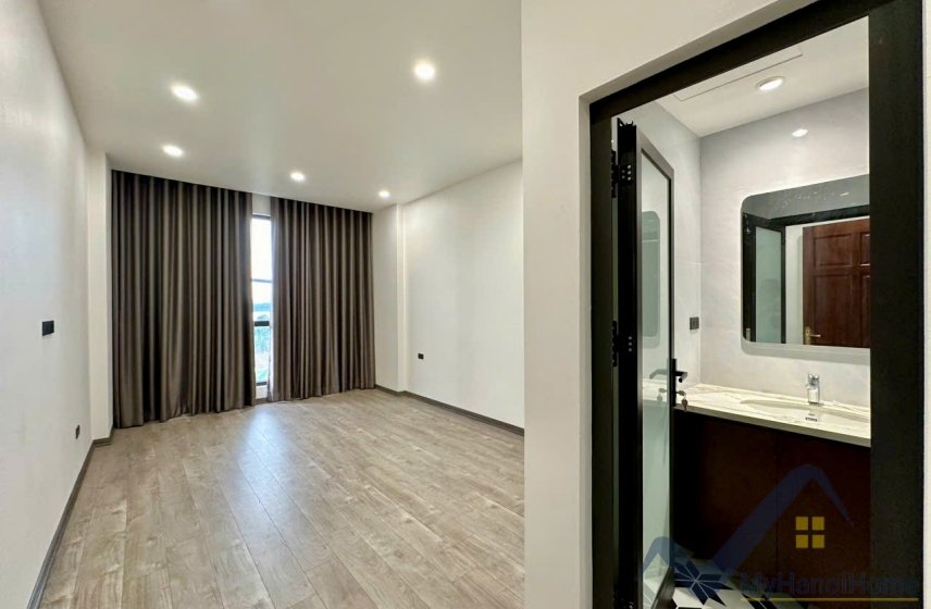 4 bedrooms House in Long Bien, Ha Noi, Vietnam No. 26406