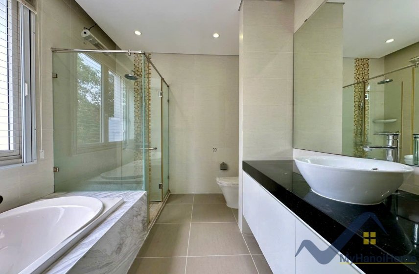 4 bedrooms Villa in Long Bien, Ha Noi, Vietnam No. 26404