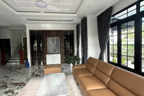 5 bedrooms Villa in Nha Trang, No. 27795 2