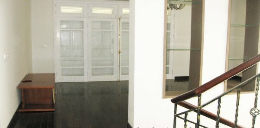 Вилла с 4 спальнями в Тэйхо, Ханой ,  № 7950