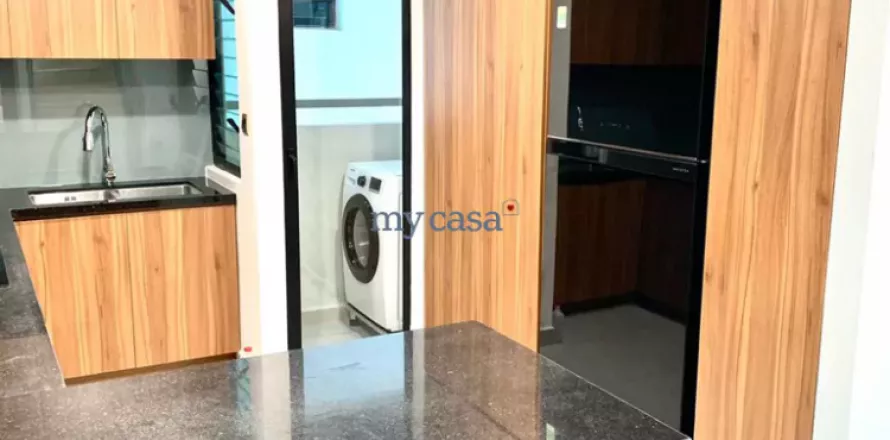Квартира с 3 спальнями в Тхудык, Хошимин , № 11771