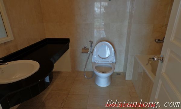 Квартира с 4 спальнями в Тэйхо, Ханой, Вьетнам № 7806
