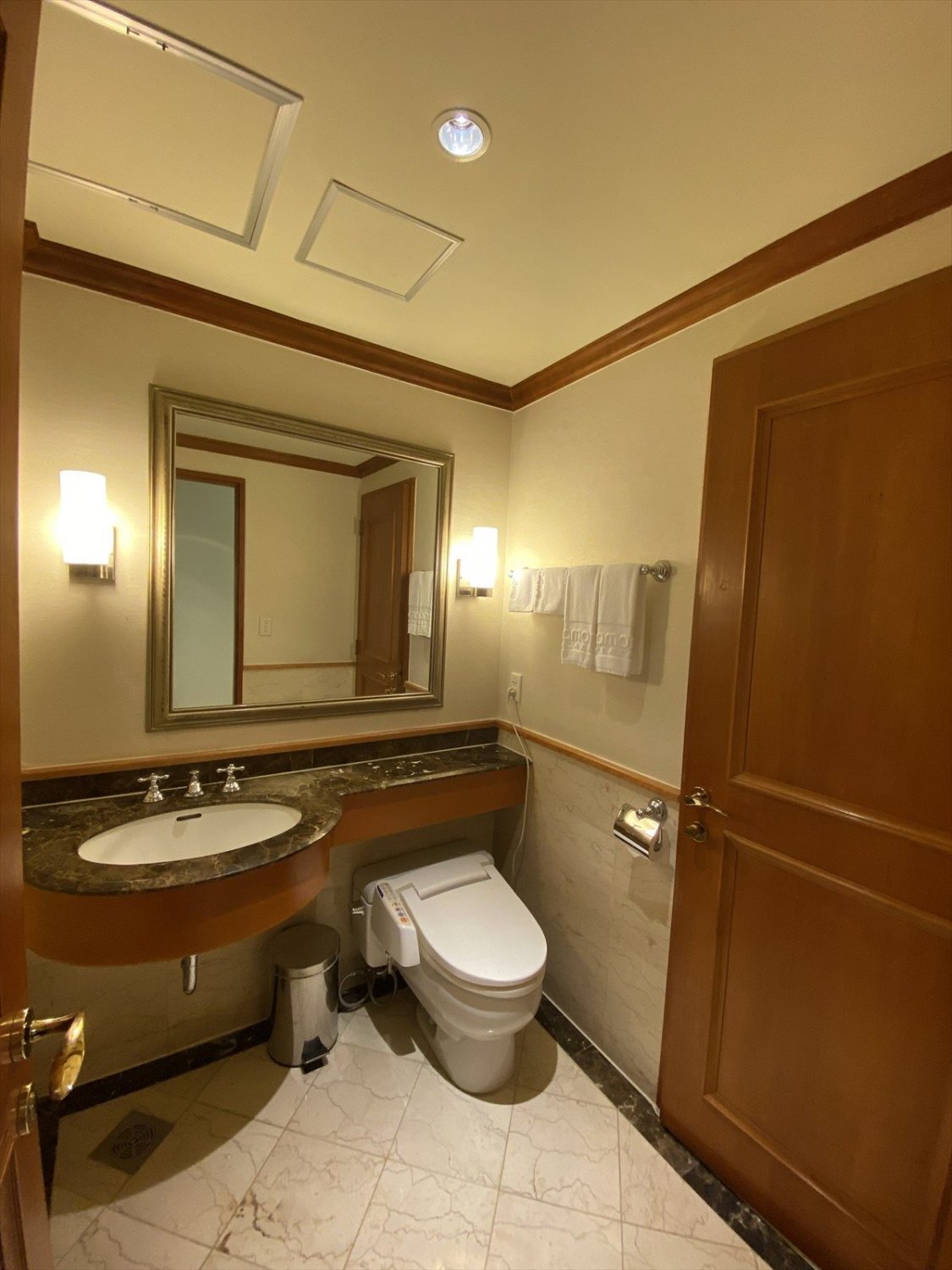 2 bedrooms Apartment in District 1, Ho Chi Minh, Vietnam No. 18388