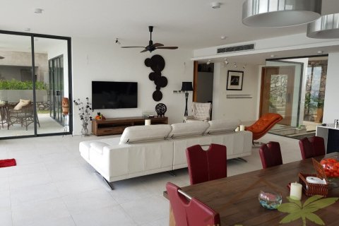 5 bedrooms Villa in Nha Trang, No. 28604
