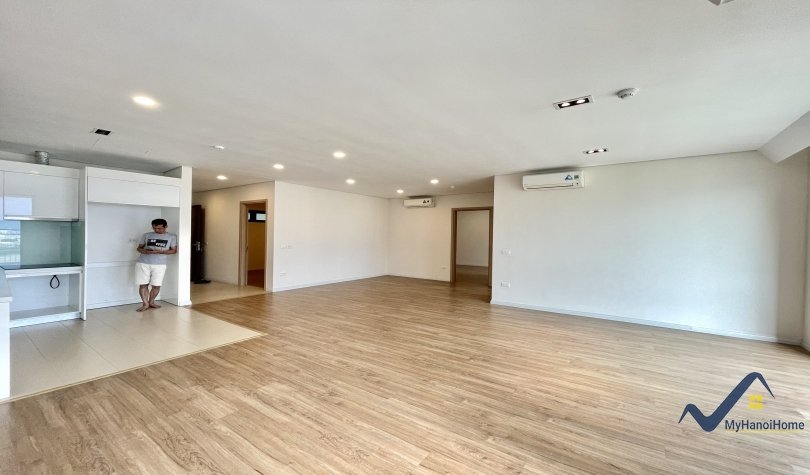 3 bedrooms Apartment in Long Bien, Ha Noi, Vietnam No. 20381