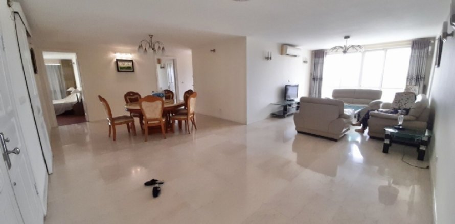 4 bedrooms Apartment in Tay Ho, Ha Noi, No. 24530