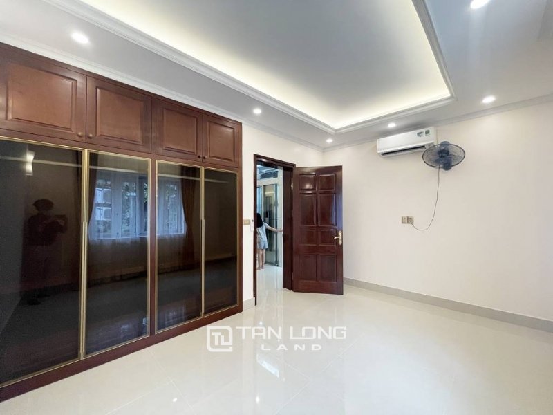 4 bedrooms Villa in Tay Ho, Ha Noi, Vietnam No. 2195