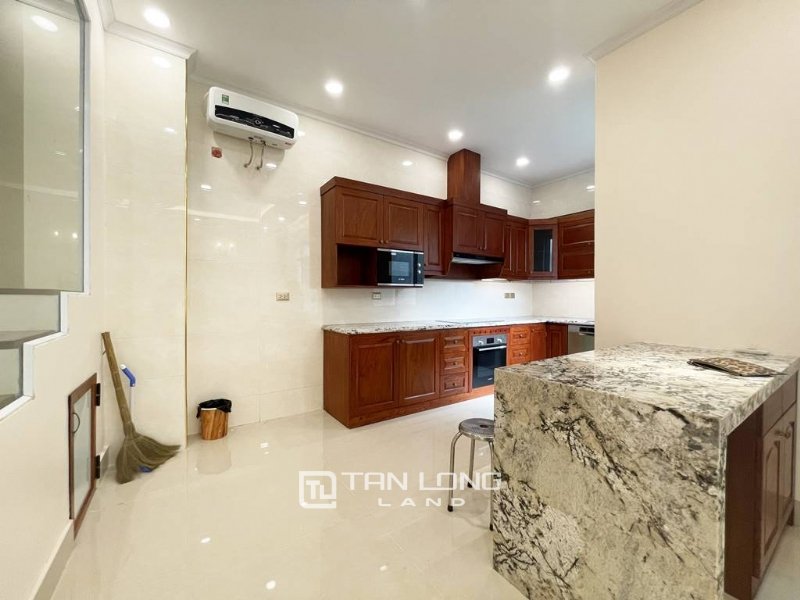 4 bedrooms Villa in Tay Ho, Ha Noi, Vietnam No. 2195