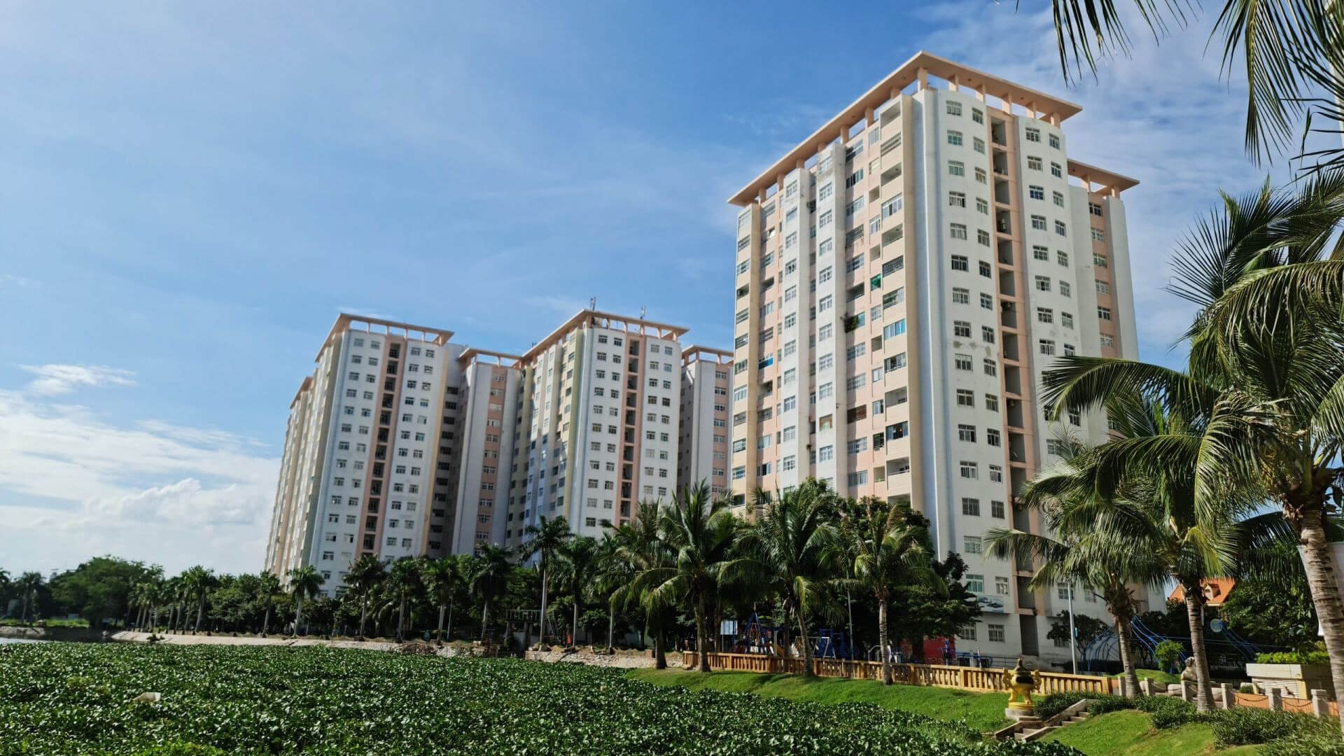 Lakeside Apartment in Vietnam No. 9567
