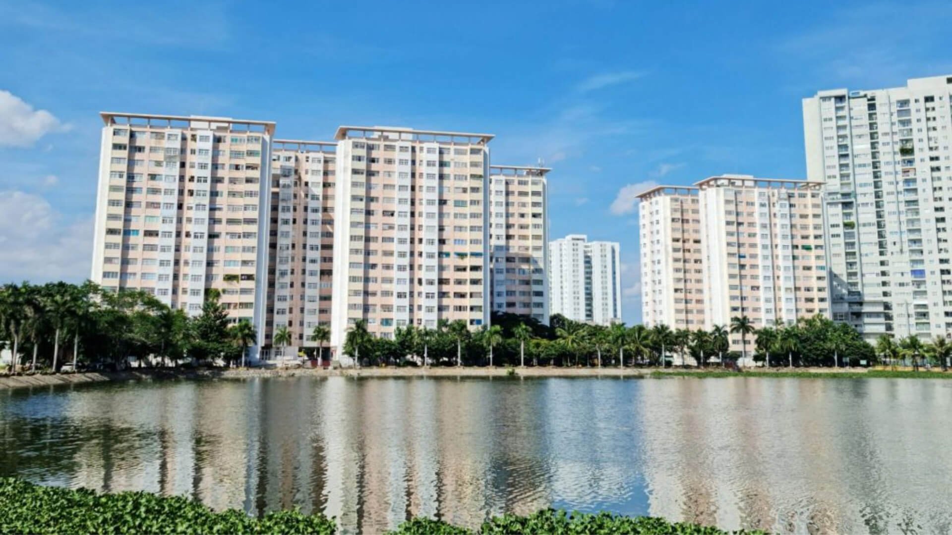 Lakeside Apartment in Vietnam No. 9567