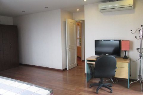 3 bedrooms Apartment in Hai Ba Trung, Ha Noi, No. 6584 8