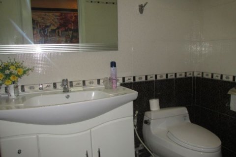 3 bedrooms Apartment in Hai Ba Trung, Ha Noi, No. 6584 9