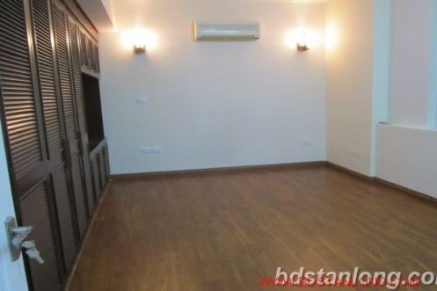 4 bedrooms Apartment in Tay Ho, Ha Noi, No. 7748 8