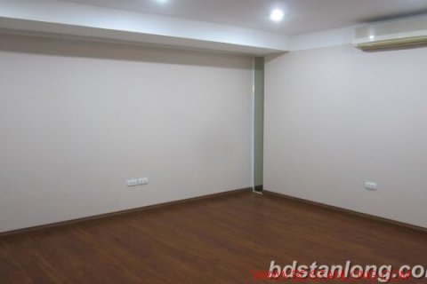 4 bedrooms Apartment in Tay Ho, Ha Noi, No. 7748 9