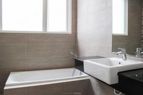 Квартира с 3 спальнями в Тхудык, Хошимин , № 27454 11