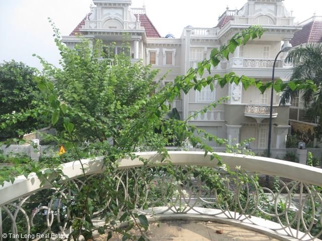 Вилла с 4 спальнями в Тэйхо, Ханой, Вьетнам № 6680